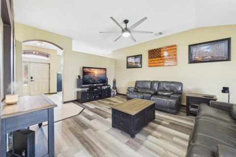 House in Palm Bay, Florida 3 bedrooms, 191.75 sq.m. № 2177481 - photo 6
