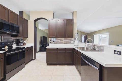 House in Palm Bay, Florida 3 bedrooms, 191.75 sq.m. № 2177481 - photo 17