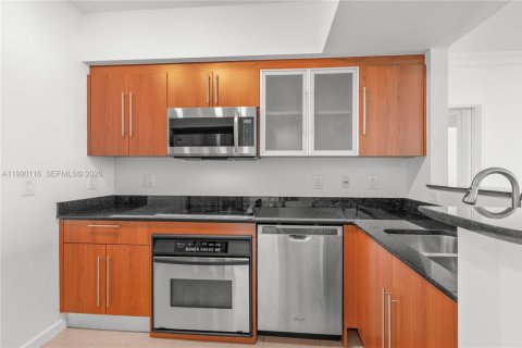 Condo in Miami, Florida, 3 bedrooms  № 2056858 - photo 16