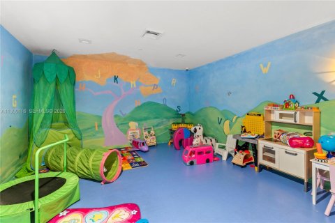 Condo in Miami, Florida, 3 bedrooms  № 2056858 - photo 24