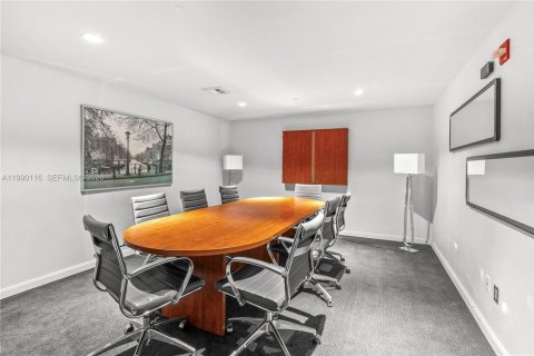 Condo in Miami, Florida, 3 bedrooms  № 2056858 - photo 23