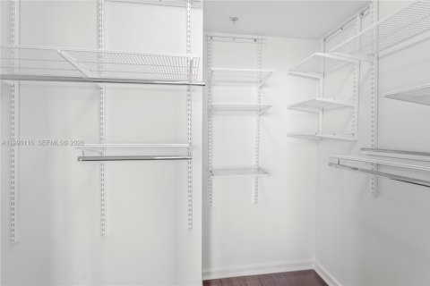 Condo in Miami, Florida, 3 bedrooms  № 2056858 - photo 19