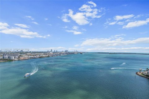 Condo in Miami, Florida, 3 bedrooms  № 2056858 - photo 20