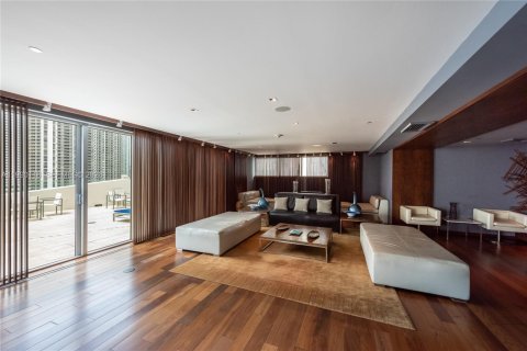 Condo in Miami, Florida, 3 bedrooms  № 2056858 - photo 26