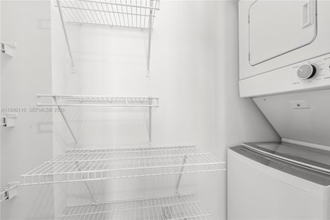 Condo in Miami, Florida, 3 bedrooms  № 2056858 - photo 18