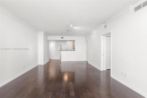 Condo in Miami, Florida, 3 bedrooms  № 2056858 - photo 4