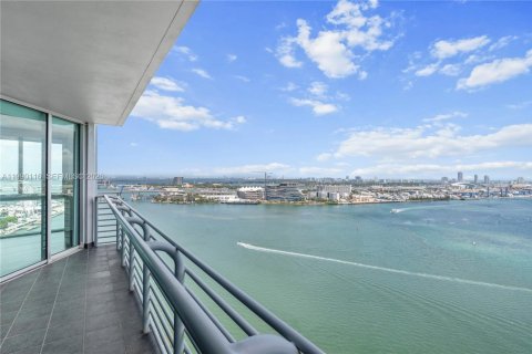Condo in Miami, Florida, 3 bedrooms  № 2056858 - photo 2