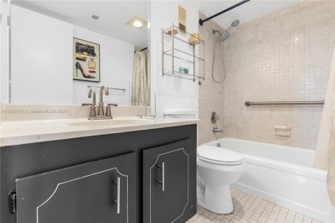 Copropriété à vendre à Pembroke Pines, Floride: 2 chambres, 104.05 m2 № 2194732 - photo 16