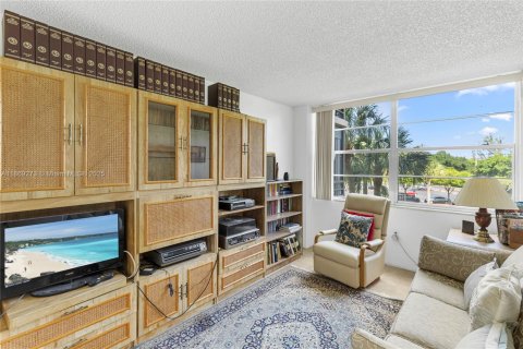 Copropriété à vendre à Pembroke Pines, Floride: 2 chambres, 104.05 m2 № 2194732 - photo 17