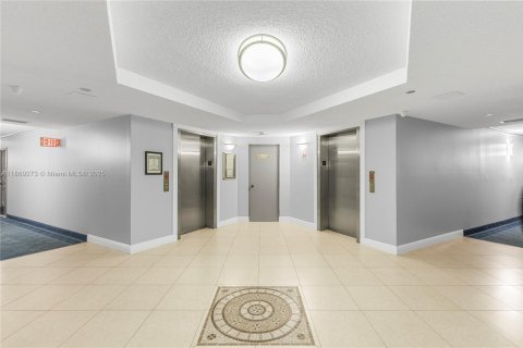 Copropriété à vendre à Pembroke Pines, Floride: 2 chambres, 104.05 m2 № 2194732 - photo 25