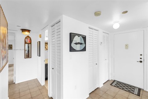 Copropriété à vendre à Pembroke Pines, Floride: 2 chambres, 104.05 m2 № 2194732 - photo 19