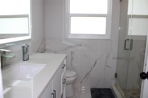 House in Tampa, Florida 3 bedrooms, 185.8 sq.m. № 1616814 - photo 10