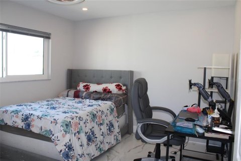 House in Tampa, Florida 3 bedrooms, 185.8 sq.m. № 1616814 - photo 11