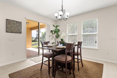 House in Apopka, Florida 4 bedrooms, 212.93 sq.m. № 2208711 - photo 11