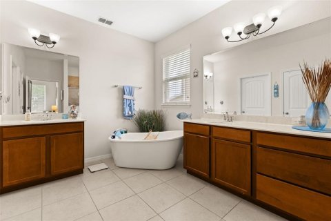 House in Apopka, Florida 4 bedrooms, 212.93 sq.m. № 2208711 - photo 18