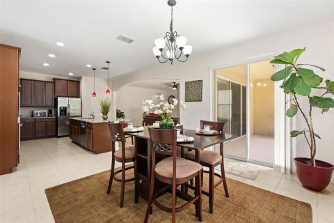House in Apopka, Florida 4 bedrooms, 212.93 sq.m. № 2208711 - photo 12