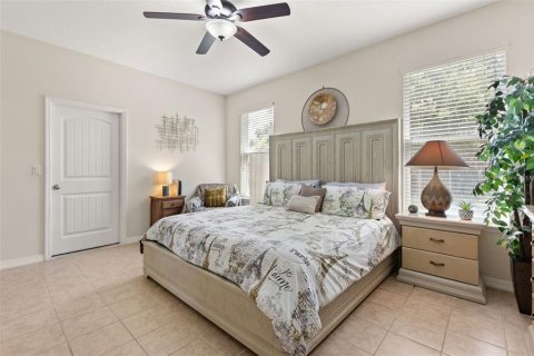 House in Apopka, Florida 4 bedrooms, 212.93 sq.m. № 2208711 - photo 15