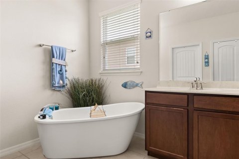 House in Apopka, Florida 4 bedrooms, 212.93 sq.m. № 2208711 - photo 5
