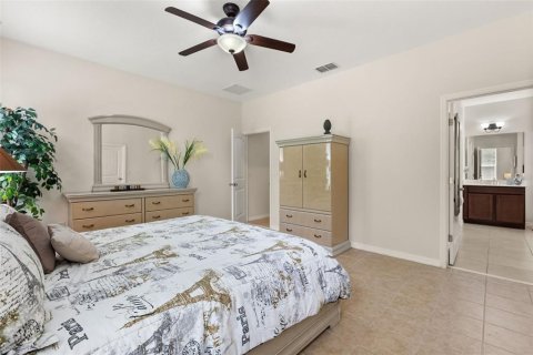 House in Apopka, Florida 4 bedrooms, 212.93 sq.m. № 2208711 - photo 17