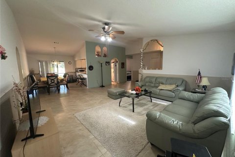 Villa ou maison à vendre à Kissimmee, Floride: 4 chambres, 159.7 m2 № 2123152 - photo 13