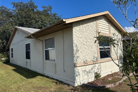 Villa ou maison à vendre à Kissimmee, Floride: 4 chambres, 159.7 m2 № 2123152 - photo 3