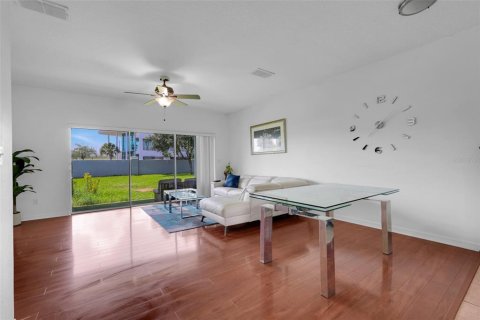 Townhouse in Orlando, Florida 2 bedrooms, 121.14 sq.m. № 2167326 - photo 17