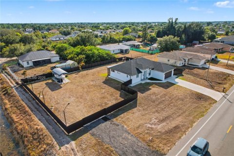 Casa en venta en Lehigh Acres, Florida, 3 dormitorios, 152.64 m2 № 2022062 - foto 3