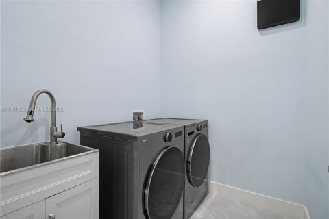 Casa en venta en Lehigh Acres, Florida, 3 dormitorios, 152.64 m2 № 2022062 - foto 15