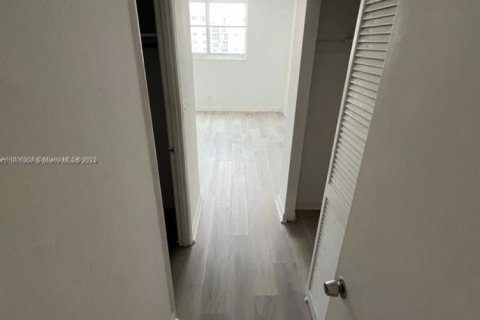 Copropriété à louer à Sunny Isles Beach, Floride: 2 chambres, 139.82 m2 № 1946820 - photo 10
