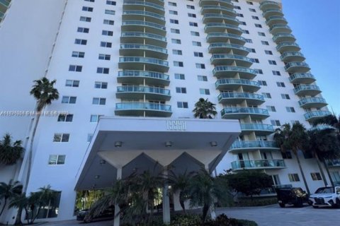 Copropriété à louer à Sunny Isles Beach, Floride: 2 chambres, 139.82 m2 № 1946820 - photo 2