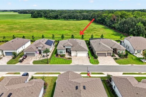 House in Ocala, Florida 3 bedrooms, 233.56 sq.m. № 2341988 - photo 2