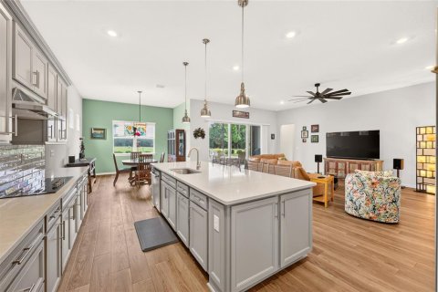 House in Ocala, Florida 3 bedrooms, 233.56 sq.m. № 2341988 - photo 10