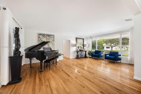 House in Miami Shores, Florida 4 bedrooms, 240.52 sq.m. № 1872205 - photo 7