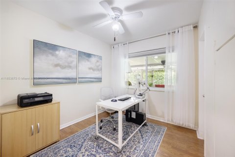 House in Miami Shores, Florida 4 bedrooms, 240.52 sq.m. № 1872205 - photo 24