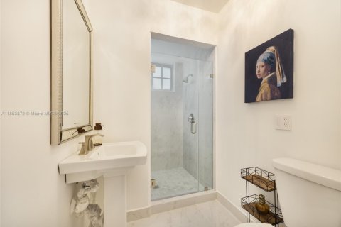 House in Miami Shores, Florida 4 bedrooms, 240.52 sq.m. № 1872205 - photo 17