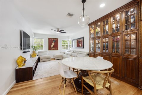 House in Miami Shores, Florida 4 bedrooms, 240.52 sq.m. № 1872205 - photo 14