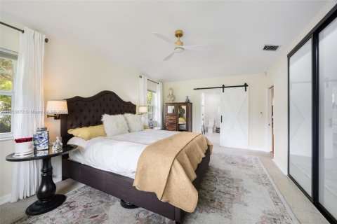 House in Miami Shores, Florida 4 bedrooms, 240.52 sq.m. № 1872205 - photo 21