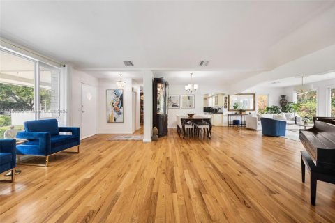 House in Miami Shores, Florida 4 bedrooms, 240.52 sq.m. № 1872205 - photo 5