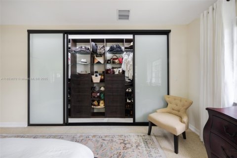 House in Miami Shores, Florida 4 bedrooms, 240.52 sq.m. № 1872205 - photo 20