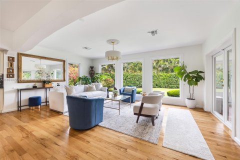 House in Miami Shores, Florida 4 bedrooms, 240.52 sq.m. № 1872205 - photo 10