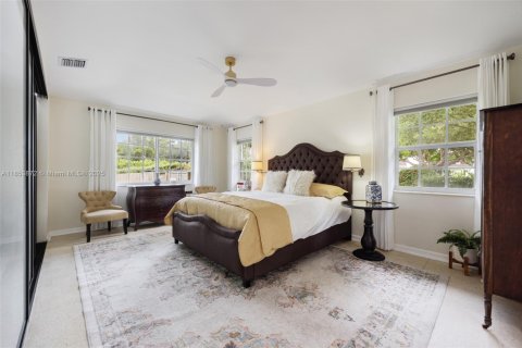 House in Miami Shores, Florida 4 bedrooms, 240.52 sq.m. № 1872205 - photo 18