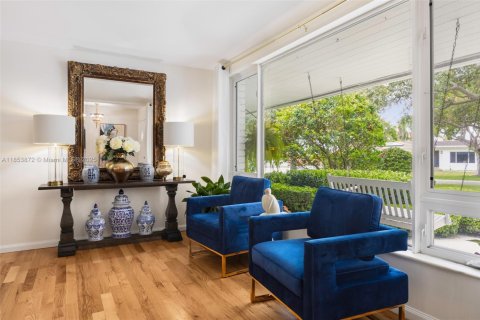 House in Miami Shores, Florida 4 bedrooms, 240.52 sq.m. № 1872205 - photo 6