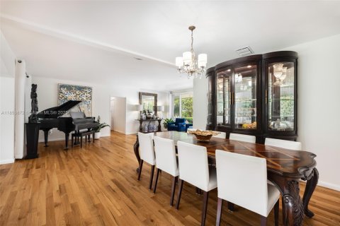 House in Miami Shores, Florida 4 bedrooms, 240.52 sq.m. № 1872205 - photo 8