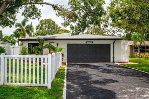 Casa en venta en Seminole, Florida, 3 dormitorios, 151.99 m2 № 1874029 - foto 1