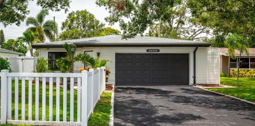 Casa en Seminole, Florida 3 dormitorios, 151.99 m2 № 1874029