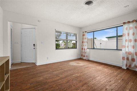 Casa en venta en Seminole, Florida, 3 dormitorios, 151.99 m2 № 1874029 - foto 12