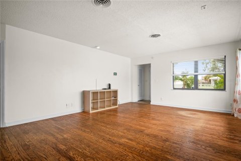 Casa en venta en Seminole, Florida, 3 dormitorios, 151.99 m2 № 1874029 - foto 13