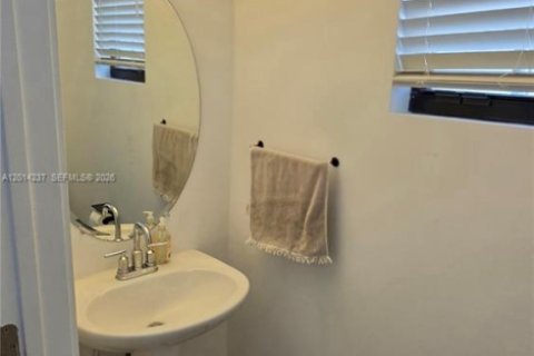 Casa en alquiler en Fort Lauderdale, Florida, 4 dormitorios, 217.76 m2 № 2076572 - foto 12