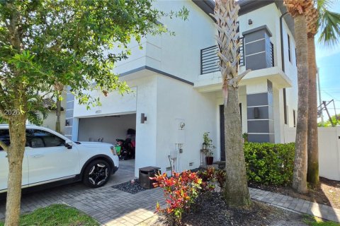 Casa en alquiler en Fort Lauderdale, Florida, 4 dormitorios, 217.76 m2 № 2076572 - foto 4