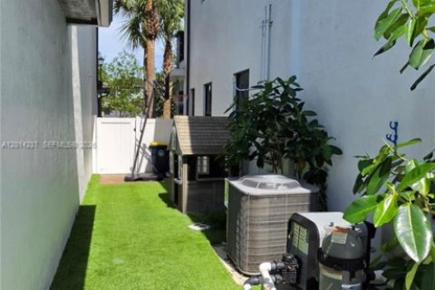 Casa en alquiler en Fort Lauderdale, Florida, 4 dormitorios, 217.76 m2 № 2076572 - foto 19